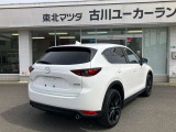 【ブラインド・スポット・モニタリング】隣車線を後方もしくは側方から接近する車両を検知してドアミラーに表示。その状態でのウインカー操作の際には警報音で危険をお知らせ。駐車場からバックで出庫の際にも活躍