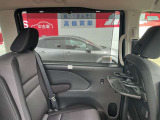 窓からの日射しが眩しいときにサッと引き出せるサンシェードです!