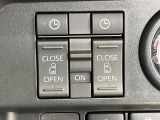 【両側パワースライドドア】スマートキーや運転席のスイッチで後席両側スライドドアの開閉が可能♪電動だから力を入れてドアを開ける必要が無く、小さなお子様でも簡単に開け閉めでき快適です♪