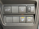 【パワーバックドア】スマートキーや運転席のボタンを押すだけでリアゲートが自動で開閉します!荷物を持っている時や、高い位置にあるバックドアを閉める際に便利な機能です♪