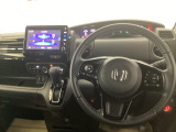 運転席周辺のスマートなレイアウトが、操作のしやすさを実現。快適なドライブをサポートします。