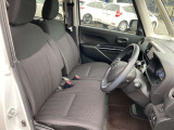 運転席からの視界も良くどなたがお乗りになられても運転しやすい車両です。