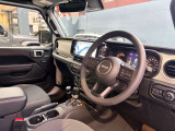 内装:車両の状態やシートのよれ等、お気付きの箇所がございましたらお写真にてお送り致しますのでお気軽にお申し付けくださいませ。
