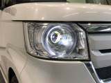 【LEDヘッドライト】大光量で夜道や雨の日の安心感を高めるLEDヘッドライト。周囲の明るさに応じて自動点灯・消灯/ライトの消し忘れも防げるオートライトコントロール付!