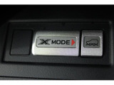 X-MODEは悪路からの脱出をスムーズにサポート。手元で簡単に操作ができるため安心です。