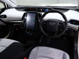 高いホールド性で運転姿勢が安定します。長距離ドライブでも疲れにくいのが魅力です。快適なドライビングライフをお送りください♪