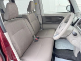 運転席まわりには十分なスペースがあり、大柄な方でもゆったり運転していただける環境です。