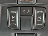 両側パワースライドドア付きだから、狭い駐車スペースなどでの 乗り降りラクラク!小さなお子さまのいるご家庭には嬉しい装備。