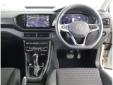 レザーステアリングにデジタルメーターです!車両情報、ナビをメーター画面内で確認できます)お客様の運転をサポートします!