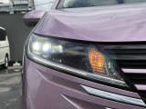 【LEDヘッドライト】とっても明るいLEDヘッドライトが装着されているので、夜の運転も明るく安全です。