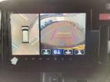 【360&deg;ビューモニター】  とても分かりやすい、クルマの上から見下ろしたような映像で、駐車サポートをしてくれます。