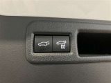 後ろが狭くてもサッと積める。途中で止められる安心のバックドア。後ろの駐車スペースが狭い時に重宝しますよ♪