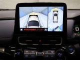 パノラミックビューモニター付きです。車両を上から見たような映像をディスプレイオーディオ画面に表示。運転席からの目視だけでは見にくい、車両周辺の状況をリアルタイムでしっかり確認できます。
