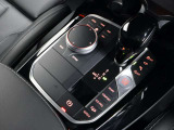 BMWライフをさらに素晴らしいものにするために、BMWカードもご用意しております。ご利用金額1,000円ごとに1ポイントたまります。BMW正規ディーラーでのご利用につきましてはポイントが2倍になります。