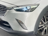【LEDヘッドライト】悪天候や夜間走行時も良好な視界を確保し安心して運転できる高輝度LEDヘッドライトを装備!点灯速度が早く、消費電力も抑えられています。