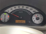2013年登録モデルですが、走行距離が85,000Kmと年式に比べ低走行ですから、エンジンやミッションなどの機関に何ら問題は無く、安心してお乗り頂けます!