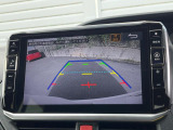 【バックカメラ】駐車時に後方がリアルタイム映像で確認できます。大型商業施設や立体駐車場での駐車時や、夜間のバック時に大活躍!運転スキルに関わらず、今や必須となった装備のひとつです!