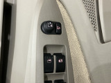 狭い駐車場で便利な電動格納ドアミラーが付いています。