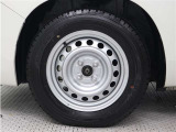 スチールホイールを装着しています。タイヤサイズ155/80R14