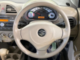 インテリアに合わせたデザインのステアリングは、運転される方のことも考え、運転しやすい形状、大きさです。是非一度、実際に触ってお確かめください。