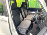運転席シート廻りは使用感も少なく、良好な状態となっています。前オーナー様が丁寧に使っていたことがよくわかりますね。