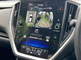 【マルチテレインモニター】車のフロントやサイドのカメラ画像を同時にモニター表示することで、悪路や狭い道を走行時でも周囲の状況確認ができ安心!本格SUVにうれしい装備です♪