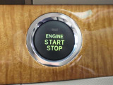 ブレーキを踏みながらボタンを押してエンジンスタート。スマートシステムのエンジン始動です。