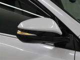 サイドターンランプ付きドアミラー。車両のドレスアップと右左折時の被視認性を兼ね備えたお洒落なミラーです。