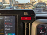 押しやすい位置にハザードボタンもあります