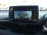 バックカメラがついているので、車庫入れをラクに行うことができます。
