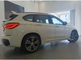 【BMWの伝統-3】BMWのお車は、&ldquo;駆け抜ける歓び&rdquo;を体現しております。走行の安定性とコーナリングの良さを追求し、思い通りにハンドルの操作可能です。