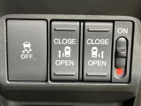 【両側パワースライドドア】スマートキーや運転席のスイッチで後席両側スライドドアの開閉が可能♪電動だから力を入れてドアを開ける必要が無く、小さなお子様でも簡単に開け閉めでき快適です♪