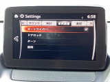レバーをAUTOの位置にしているとき、レインセンサーが雨を感知すると、雨量に応じてワイパーが自動で作動してくれるオートワイパーを装備!設定変更で非作動にすると、間欠作動に固定されます。