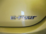 E-Fourは通常時FFで走行し、加速時や雪道などは4WDに切り替わる優秀な駆動方式になっています