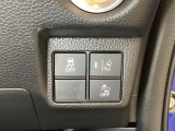 Hondaセンシング用の、VSA(ABS+TCS+横滑り抑制)解除と路外逸脱抑制機能のオンオフスイッチなどはハンドルの右側に装備しています。