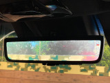 【デジタルインナーミラー】後席の大きな荷物や同乗者で後方が確認しづらい時でも安心!カメラが撮影した車両後方の映像をルームミラー内に表示。クリアな視界で状況の確認が可能です!