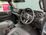 ステアリングを握ればJeepワールドが目の前に広がります!