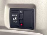 【パワースライドドア】スマートキーや運転席のスイッチでスライドドアの開閉が可能♪電動だから力を入れてドアを開ける必要が無く、小さいお子様でも、重い荷物を持っている時もラクに開け閉めできます♪
