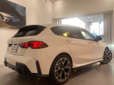 【BMWの伝統-3】BMWのお車は、&ldquo;駆け抜ける歓び&rdquo;を体現しております。走行の安定性とコーナリングの良さを追求し、思い通りにハンドルの操作可能です。