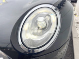 ●LEDヘッドライト:夜間走行時も良好な視界を確保し安心して運転できる高輝度LEDヘッドライトを装備!点灯速度が早く、消費電力も抑えられています。