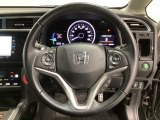 ハンドルにHondaセンシング系のクルーズコントロールやレーンキープアシストなどのスイッチと、オーディオの操作スイッチが装備されています。ハンドルから手を離さず安全に操作できます。