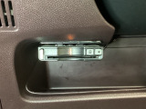 ハンドルの左下にETCがついています。高速道路の料金所の通過も楽々です。 カードの取り出しもしやすい場所についています。