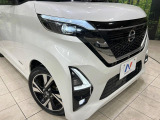 【LEDヘッドライト】悪天候や夜間走行時も良好な視界を確保し安心して運転できる高輝度LEDヘッドライトを装備!点灯速度が早く、消費電力も抑えられています。