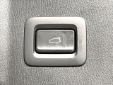 【パワーバックドア】スマートキーや運転席のボタンを押すだけでリアゲートが自動で開閉します!荷物を持っている時や、高い位置にあるバックドアを閉める際に便利な機能です♪