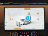 【全席シートヒーター&クーラー】フロントシートとリアシートの両方で3段階調節が可能なシートヒーター&クーラーが内蔵されております。季節を問わず重宝するオプション装備です。