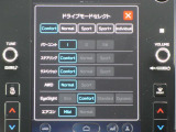 センターインフォメーションディスプレイ、ドライブモードセレクト表示。運転される方の好みや、乗る人数、シチュエーションに合わせて、パワーフィール・ハンドリング・乗り心等々、各種セッティングが可能です!!