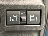 【両側パワースライドドア】スマートキーや運転席のスイッチで後席両側スライドドアの開閉が可能♪電動だから力を入れてドアを開ける必要が無く、小さなお子様でも簡単に開け閉めでき快適です♪