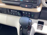 バックカメラも装備しております。車庫入れの苦手なお客様も安心!重宝してくれます!