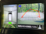 【アラウンドビューモニター】専用のカメラにより、上から見下ろしたような視点で360度クルマの周囲を確認することができます☆死角部分も確認しやすく、狭い場所での切り返しや駐車もスムーズに行えます。