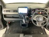 【前方視界】開放的な前方視界!運転がしやすく疲れにくいです♪窓が大きく、見通しがとっても良いおクルマですよ♪